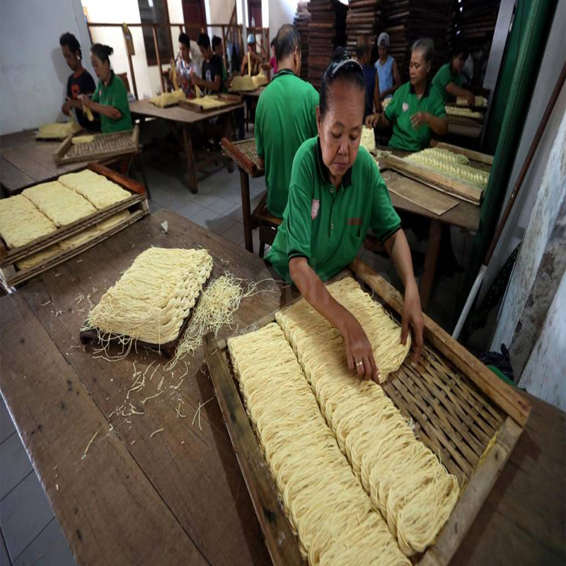 Pembuatan bakmi di pabrik bakmie legendaris